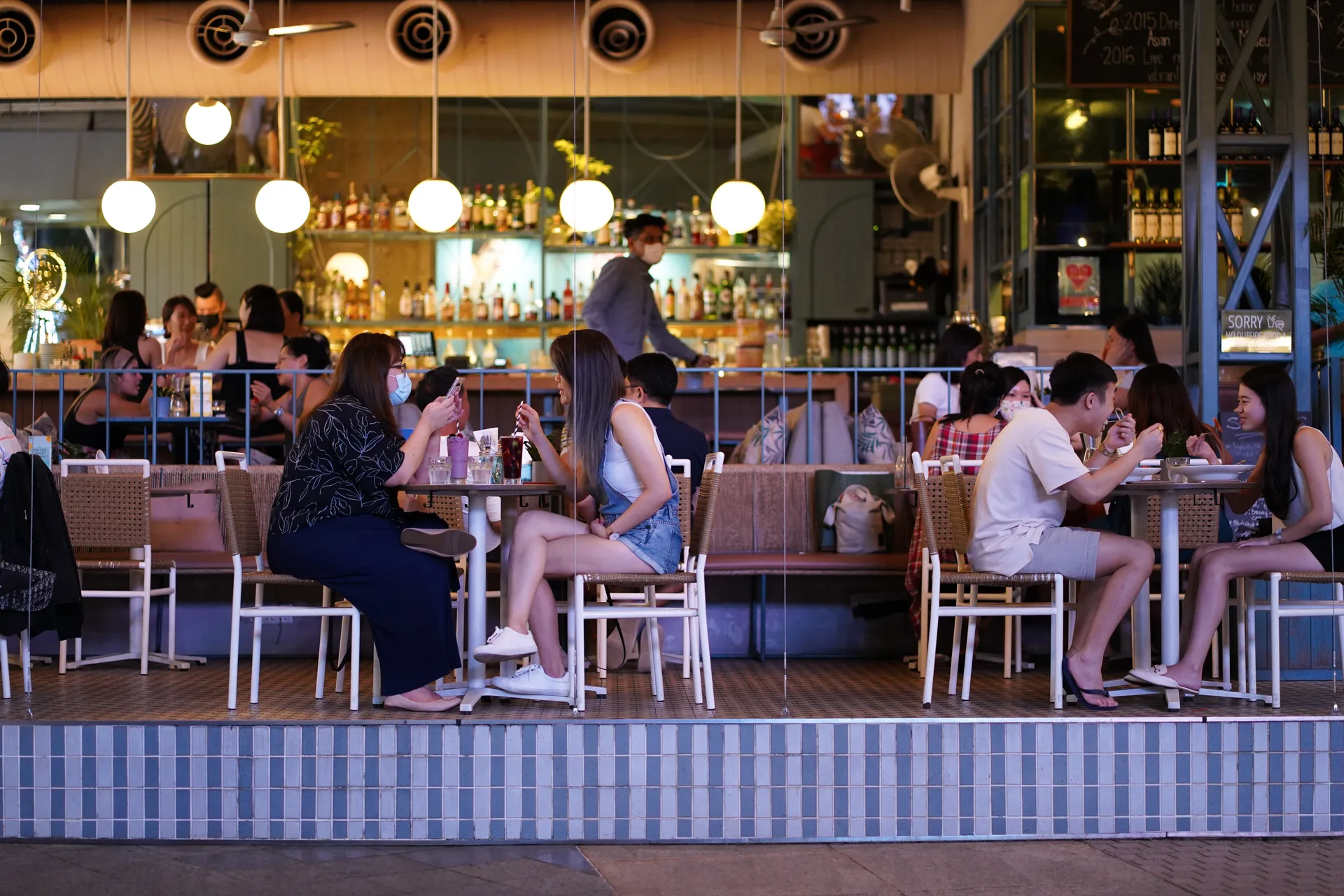 Govind Kavaturi photography - Singapore outdoor cafe street scene